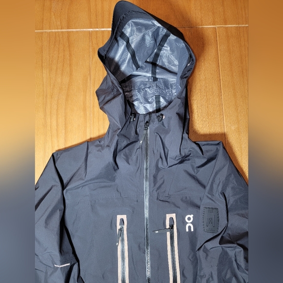 On Running Storm Jacket - Picture 8 of 12